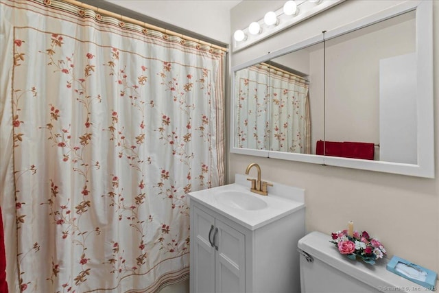 129 Mohawk Dr, Wallingford, CT 06492 - full bathroom featuring vanity, toilet, and a shower with curtain