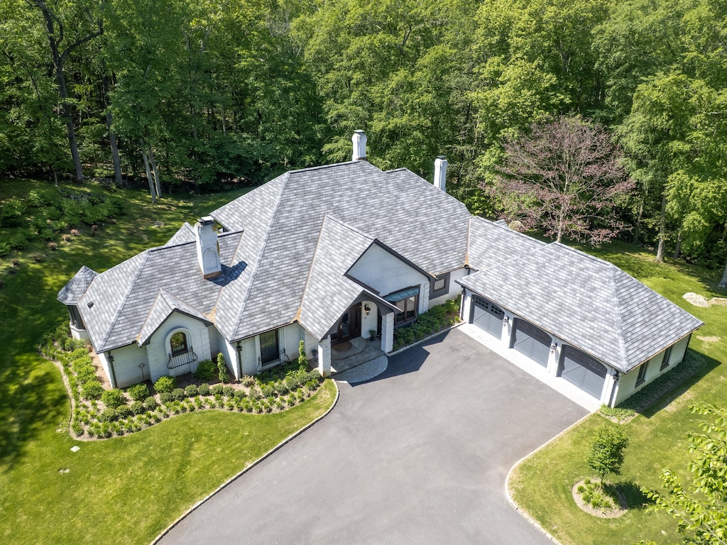 7 Mountain Laurel Dr, Greenwich, CT 06831 - view of subject property featuring a forest