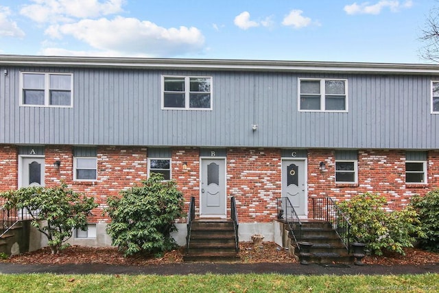 view of front of property featuring brick siding