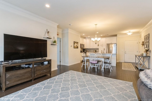 1026 Country View Rd Unit 1026, Danbury, CT 06810 - living area featuring baseboards, dark wood-style floors, an inviting chandelier, ornamental molding, and recessed lighting