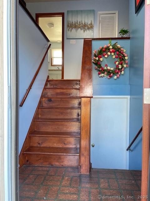 595 Bucks Hill Rd, Waterbury, CT 06704 - photo 8