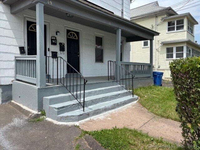 17-19 Fenwick St, Hartford, CT 06114 - doorway to property with a porch