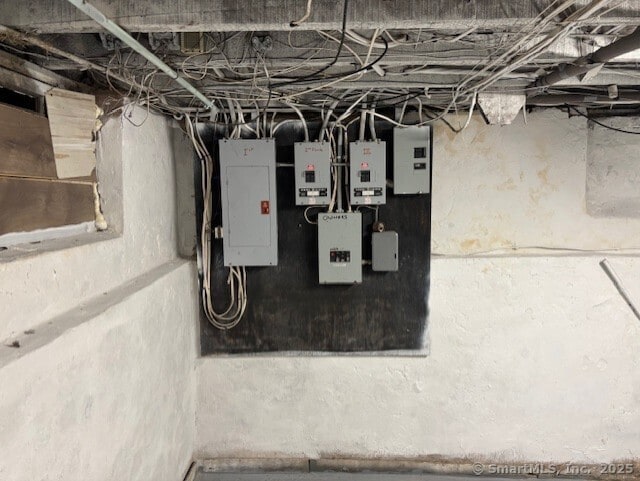 17-19 Fenwick St, Hartford, CT 06114 - utilities featuring electric panel