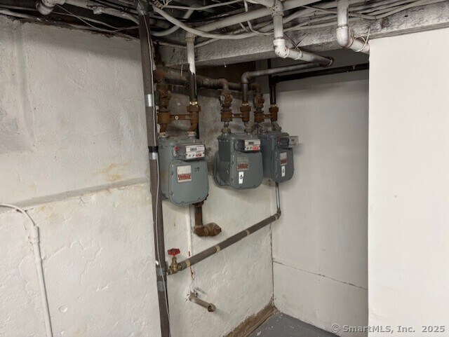 17-19 Fenwick St, Hartford, CT 06114 - utilities with gas meter