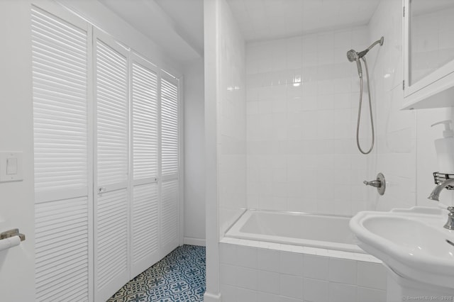 37 Woodland Dr, Old Saybrook, CT 06475 - full bath featuring a sink and tiled shower / bath