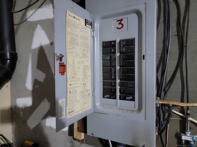 24 Deerwood Ln Unit 3, Waterbury, CT 06704 - utilities featuring electric panel