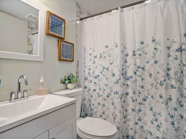 48 Meyer Pl, Greenwich, CT 06878 - full bath featuring a shower with curtain, toilet, vanity, and visible vents