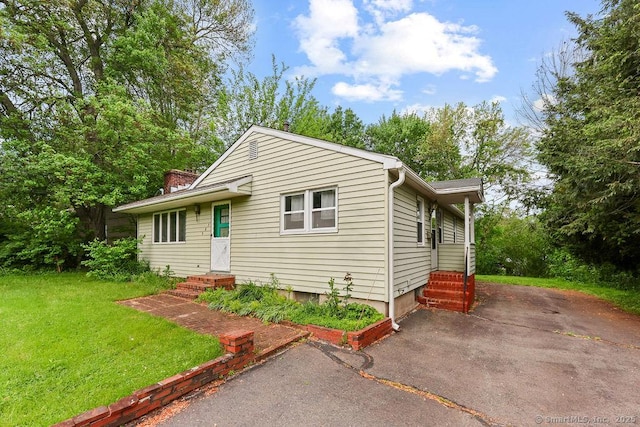 287 Prospect St, Wethersfield, CT 06109 - view of front of property with a front lawn