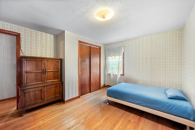 287 Prospect St, Wethersfield, CT 06109 - bedroom with light wood-style flooring, a closet, a textured ceiling, and baseboards