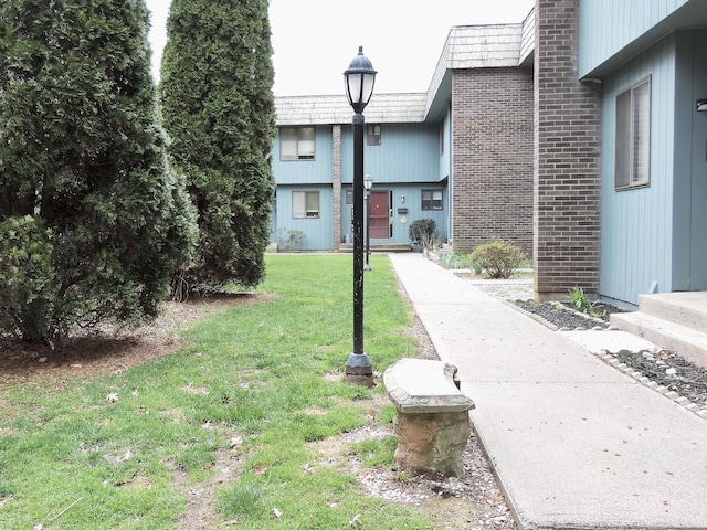 view of property's community featuring a yard
