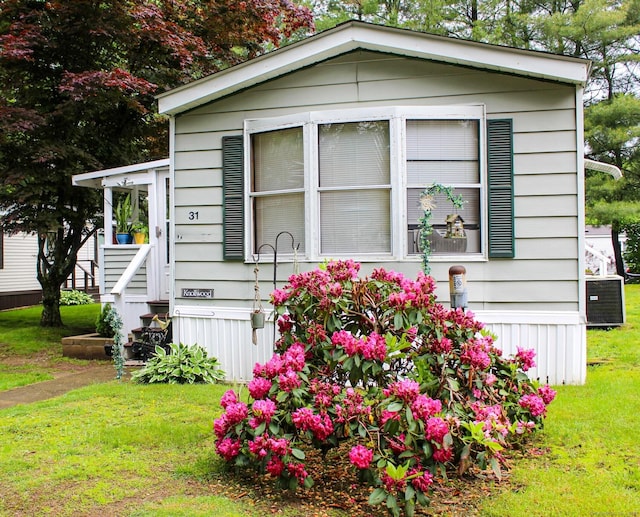 31 James Dr, Windham, CT 06256 - view of front of home with a front yard