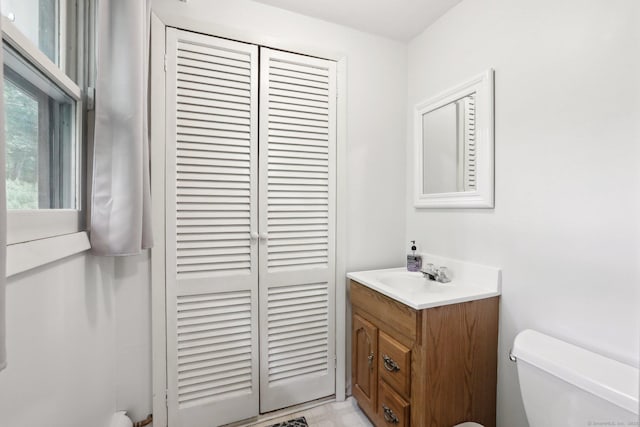 36 Musket Ridge Rd, New Fairfield, CT 06812 - bathroom featuring vanity and a closet