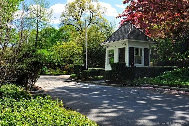 view of side of property with aphalt driveway