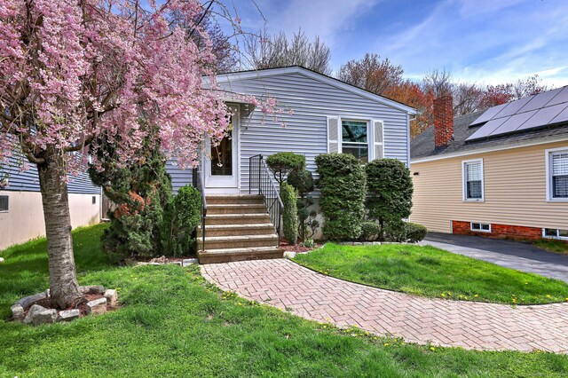 137 Harding Ave, West Haven, CT 06516 - view of front of home with a front yard