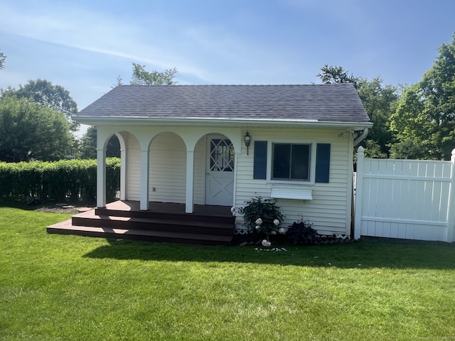 8 E Gate Rd, Danbury, CT 06811 - bungalow featuring a shingled roof and a porch