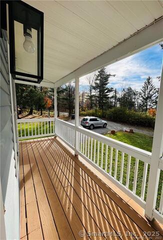 8 Hudson Dr, New Fairfield, CT 06812