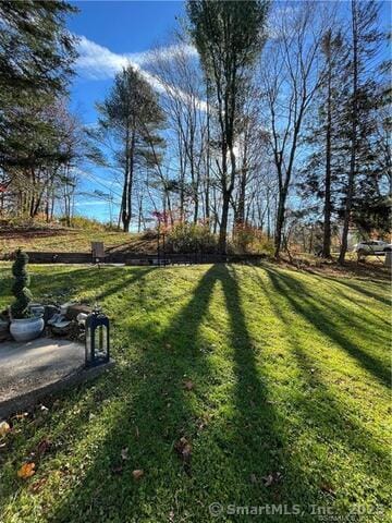 8 Hudson Dr, New Fairfield, CT 06812