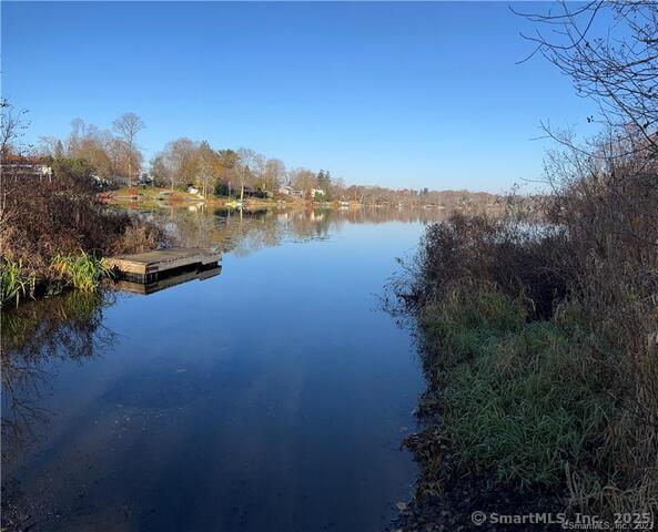 8 Hudson Dr, New Fairfield, CT 06812