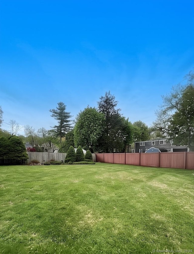 67 Stuart St, Newington, CT 06111 - view of yard