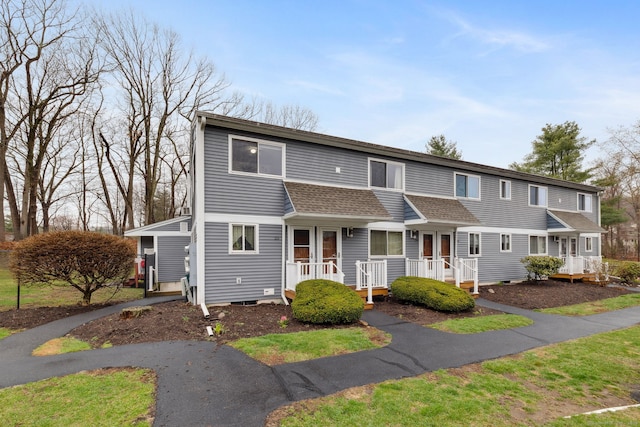 multi unit property featuring a shingled roof