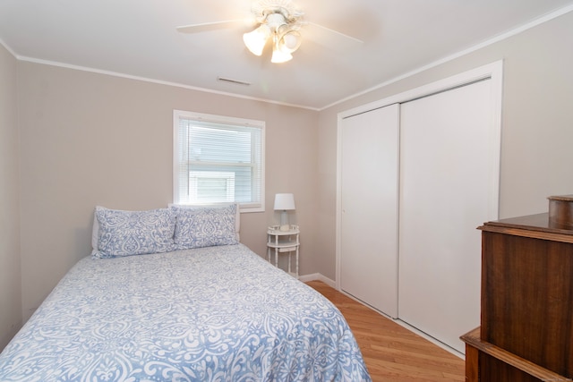 102 Broadway, Milford, CT 06460 - bedroom with a ceiling fan, visible vents, crown molding, a closet, and light wood finished floors