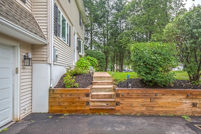 10 Belinda Ln, Enfield, CT 06082 - exterior space with a shingled roof