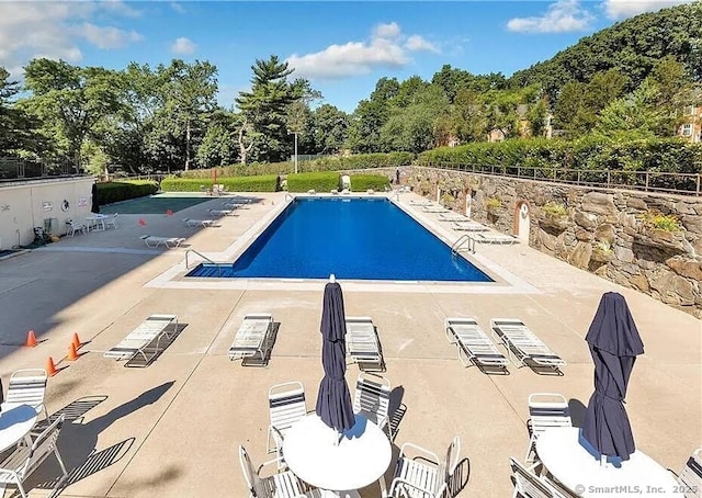 2625 Park Ave Phj, Phj, Bridgeport, CT 06604 - pool with fence and a patio
