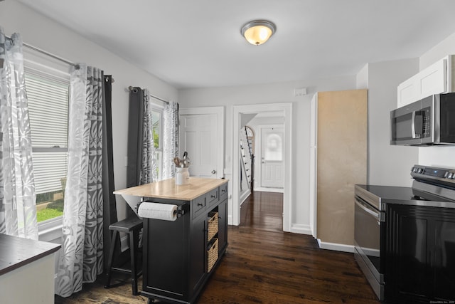 4 Glynn Ave, Middletown, CT 06457 - kitchen with stainless steel appliances, dark wood-style floors, dark cabinetry, and baseboards