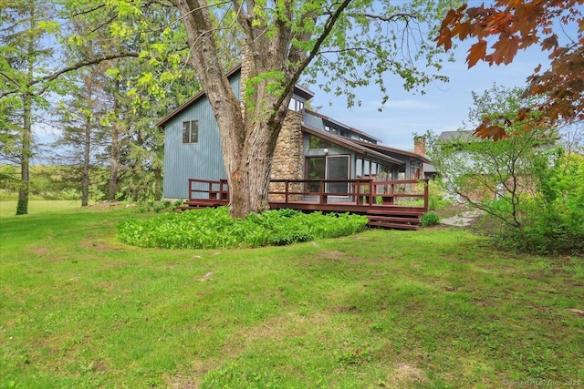 89 E St, Morris, CT 06763 - view of grassy yard featuring a deck