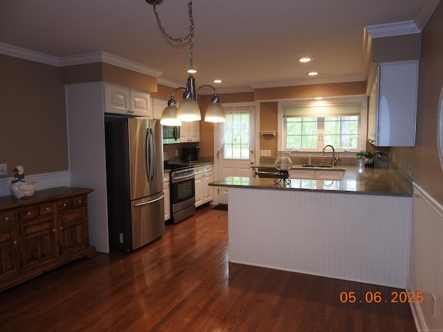 70 Allison Way Unit 70, East Haven, CT 06512 - kitchen featuring appliances with stainless steel finishes, a sink, white cabinets, a peninsula, and ornamental molding