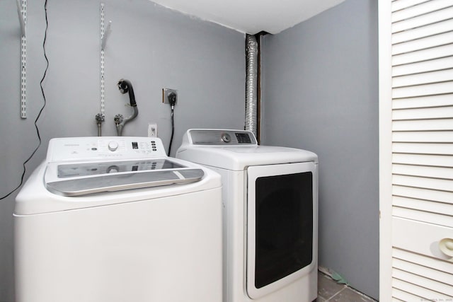 15 Old Stream Ln, Trumbull, CT 06611 - laundry room featuring washing machine and clothes dryer