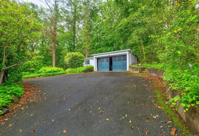 64 Blake Rd, Hamden, CT 06517 - view of detached garage