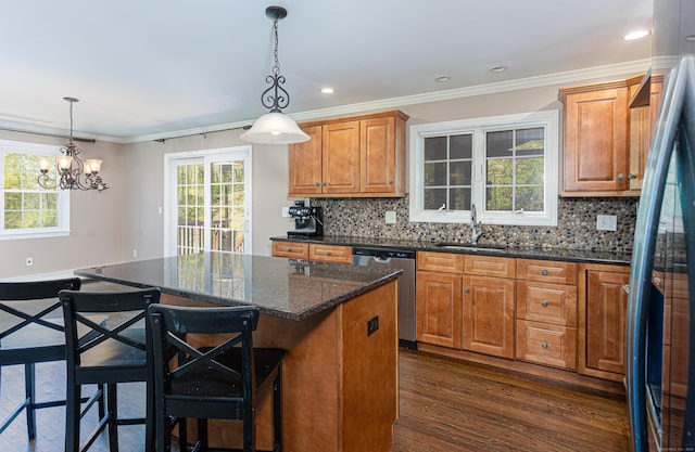 173 Barlow Mountain Rd, Ridgefield, CT 06877 - kitchen featuring stainless steel appliances, a center island, plenty of natural light, backsplash, and ornamental molding