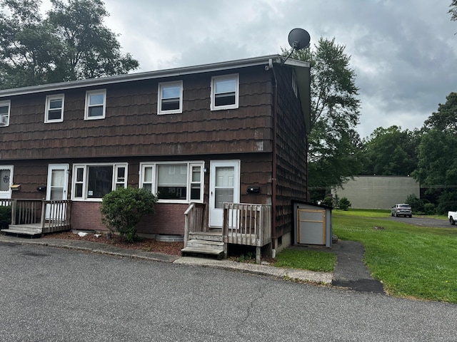 148 Westbury Park Rd Apt D, Watertown, CT 06795 - view of property with a front lawn