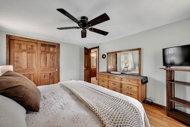 bedroom with baseboards, light wood-type flooring, and a ceiling fan