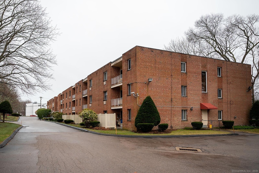 65 Westridge Rd Unit D9, New London, CT 06320 - view of building exterior