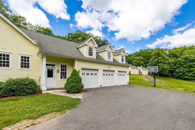 40 Old Bridge Rd, Brookfield, CT 06804 - view of front of home with a shingled roof, driveway, a garage, and a front lawn