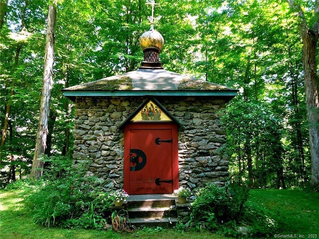 view of outdoor structure