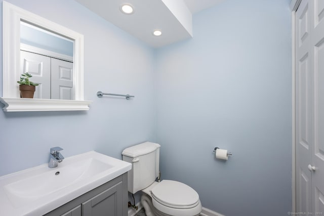 199 Gregory Blvd Apt F1, Norwalk, CT 06855 - half bathroom featuring toilet, vanity, baseboards, and recessed lighting
