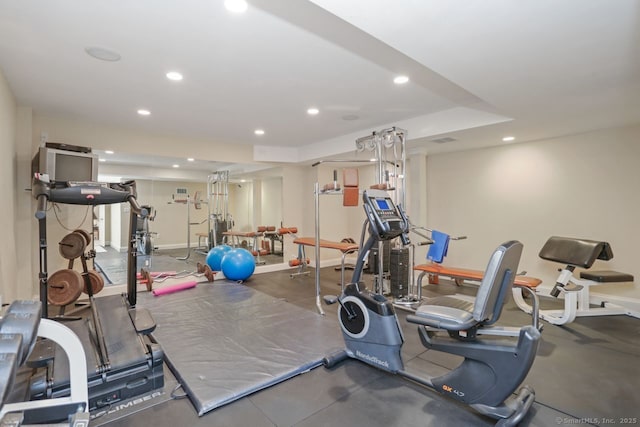 7 Long Meadow Ln, Redding, CT 06896 - workout room featuring recessed lighting, baseboards, and visible vents