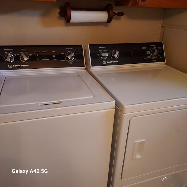39 Old Wood Rd, Mansfield, CT 06268 - laundry area with laundry area and washing machine and clothes dryer
