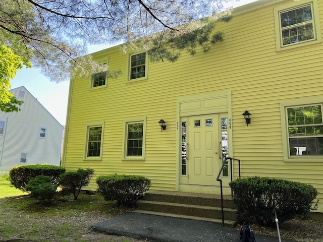 view of front of property