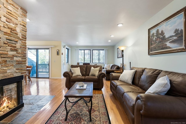 living room featuring recessed lighting, light wood-type flooring, and baseboards