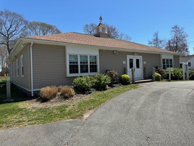 33 Cottage Ln, East Lyme, CT 06357 - view of single story home