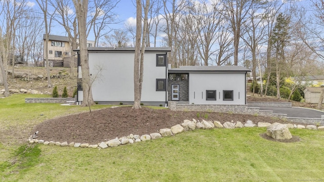 35 Bayberry Ln, Guilford, CT 06437 - back of property with a lawn and stucco siding