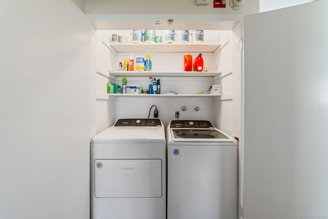 231 Heritage Vlg Unit C, Southbury, CT 06488 - laundry area featuring independent washer and dryer