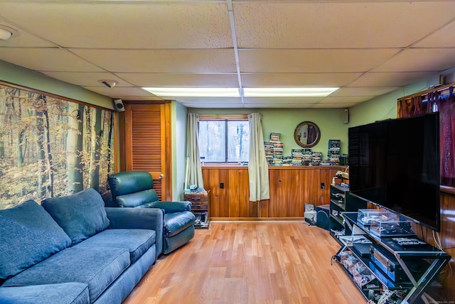 259 Weatherly Trl, Guilford, CT 06437 - living area with a drop ceiling and light wood-style flooring