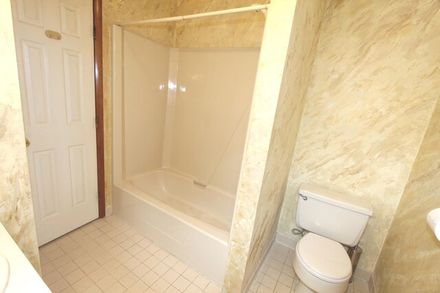 112 Paugassett Ln Unit 112, Shelton, CT 06484 - bathroom with tile patterned flooring, toilet, and bathing tub / shower combination