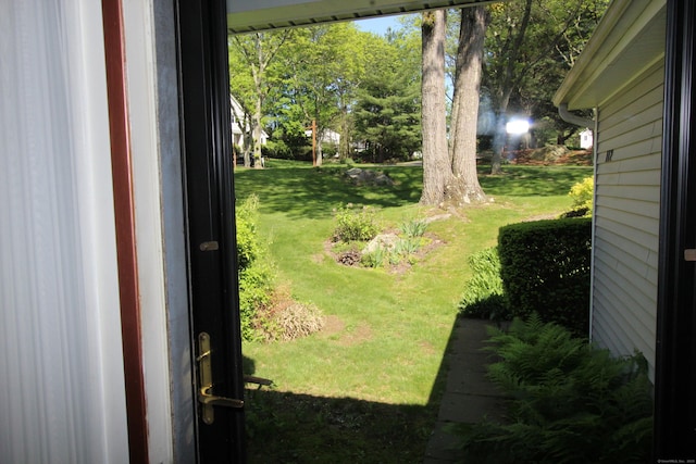112 Paugassett Ln Unit 112, Shelton, CT 06484 - view of green lawn
