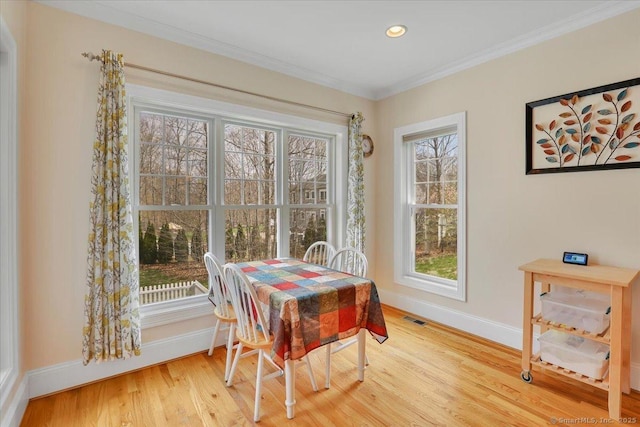 dining area featuring baseboards, ornamental molding, wood finished floors, and recessed lighting